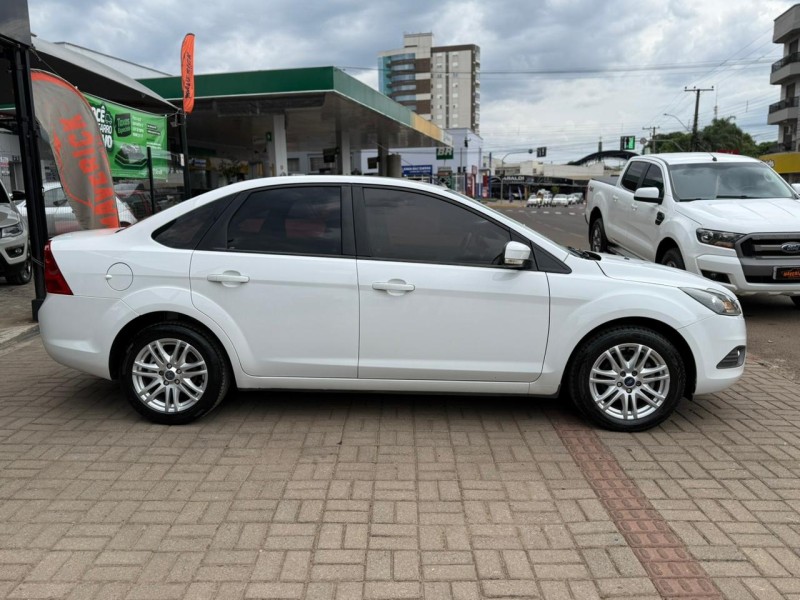 FOCUS 2.0 GLX SEDAN 16V FLEX 4P MANUAL - 2013 - LAGOA VERMELHA