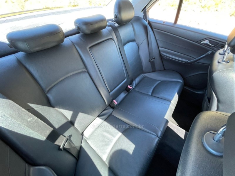 C 180 1.8 CGI CLASSIC 16V GASOLINA 4P AUTOMÁTICO - 2002 - CAMPO BOM