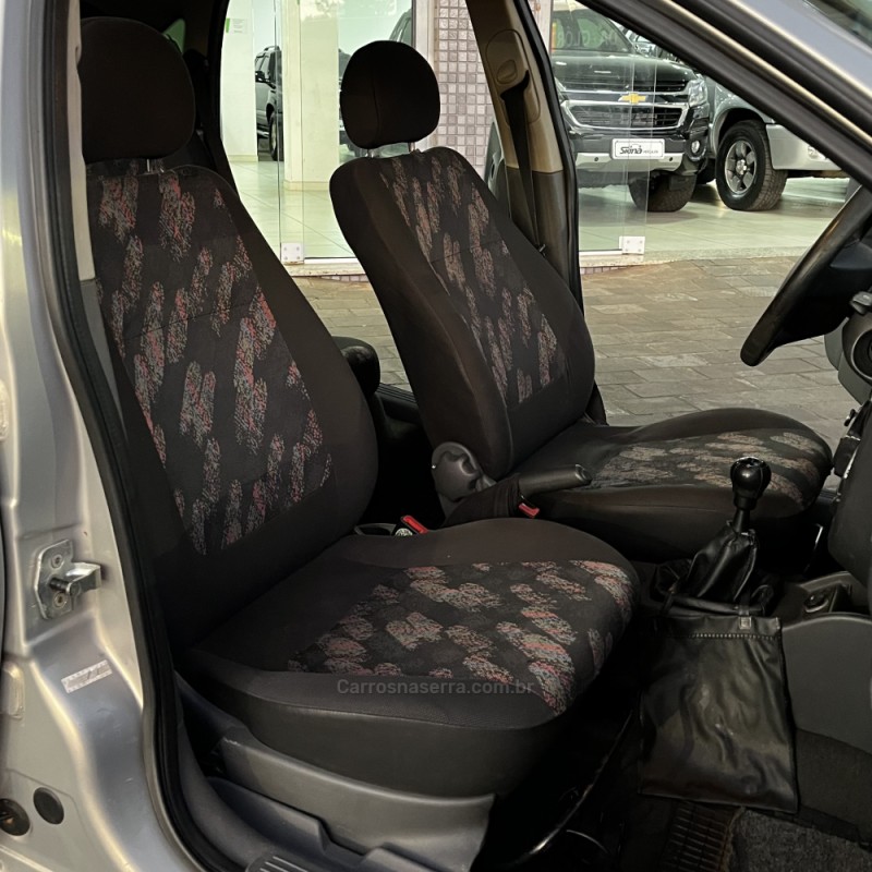 CORSA 1.8 MPFI MAXX SEDAN 8V FLEX 4P MANUAL - 2005 - VACARIA