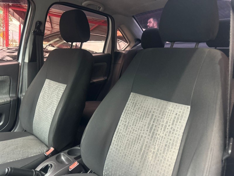 FIESTA 1.6 ROCAM SEDAN 8V FLEX 4P MANUAL - 2014 - TRêS COROAS