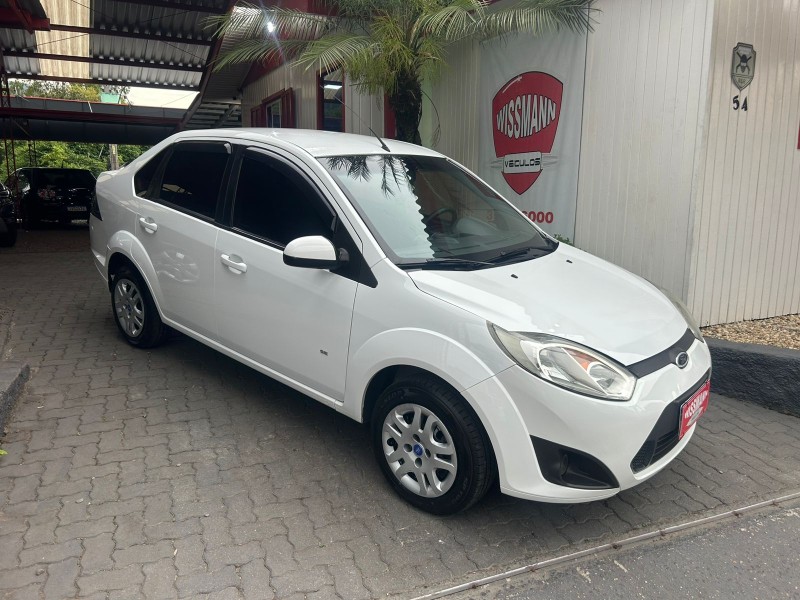 fiesta 1.6 rocam sedan 8v flex 4p manual 2014 tres coroas