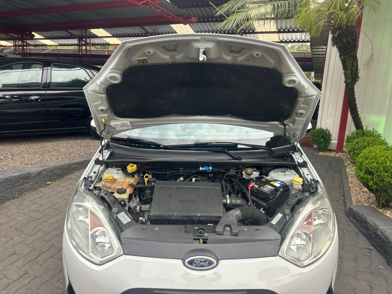 FIESTA 1.6 ROCAM SEDAN 8V FLEX 4P MANUAL - 2014 - TRêS COROAS