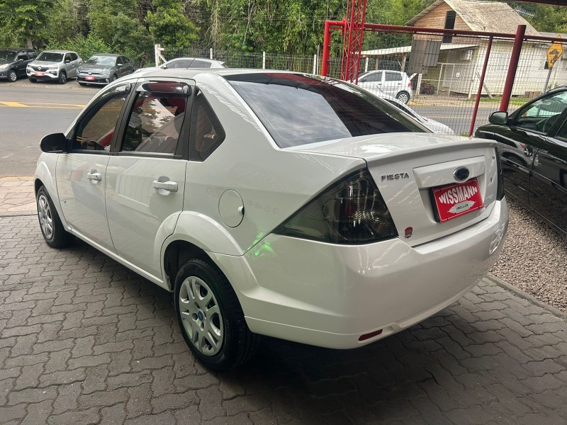 FIESTA 1.6 ROCAM SEDAN 8V FLEX 4P MANUAL - 2014 - TRêS COROAS