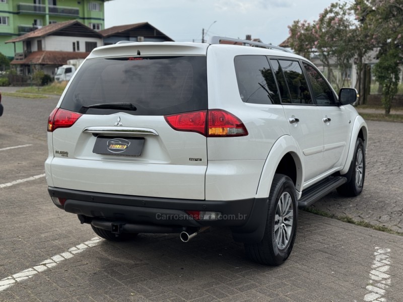 PAJERO 3.2 HPE 4X4 7 LUGARES 16V TURBO INTERCOOLER DIESEL 4P AUTOMÁTICO - 2018 - GRAMADO