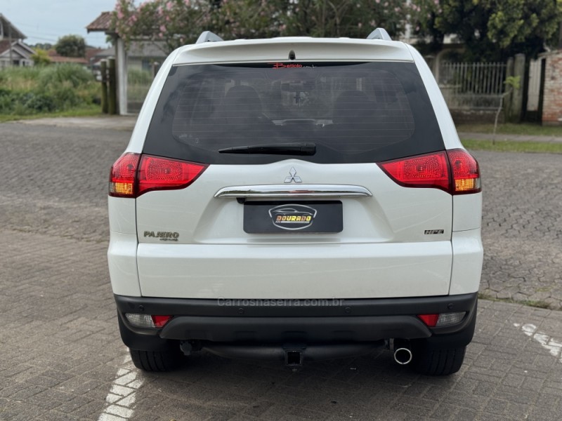 PAJERO 3.2 HPE 4X4 7 LUGARES 16V TURBO INTERCOOLER DIESEL 4P AUTOMÁTICO - 2018 - GRAMADO