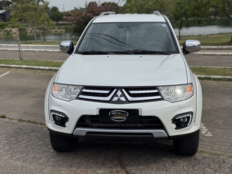 PAJERO 3.2 HPE 4X4 7 LUGARES 16V TURBO INTERCOOLER DIESEL 4P AUTOMÁTICO - 2018 - GRAMADO