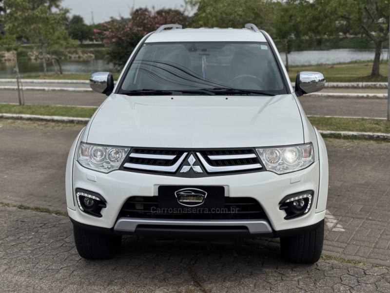 PAJERO 3.2 HPE 4X4 7 LUGARES 16V TURBO INTERCOOLER DIESEL 4P AUTOMÁTICO - 2018 - GRAMADO