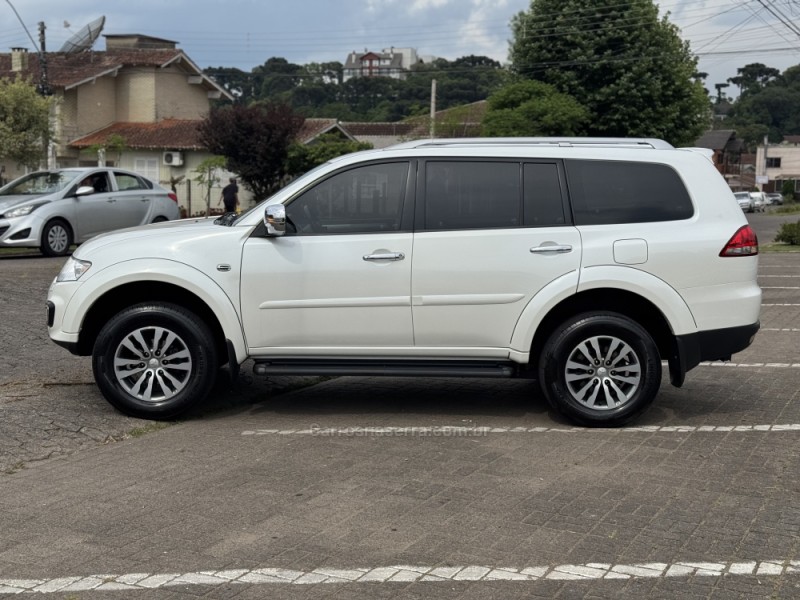 PAJERO 3.2 HPE 4X4 7 LUGARES 16V TURBO INTERCOOLER DIESEL 4P AUTOMÁTICO - 2018 - GRAMADO