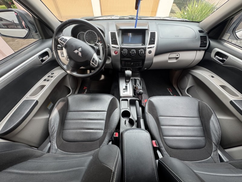 PAJERO 3.2 HPE 4X4 7 LUGARES 16V TURBO INTERCOOLER DIESEL 4P AUTOMÁTICO - 2018 - GRAMADO