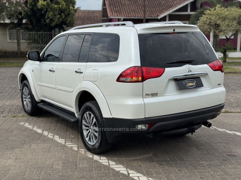 PAJERO 3.2 HPE 4X4 7 LUGARES 16V TURBO INTERCOOLER DIESEL 4P AUTOMÁTICO - 2018 - GRAMADO