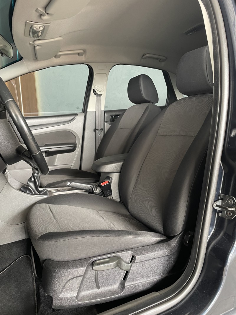 FOCUS 1.6 SE 16V FLEX 4P MANUAL - 2014 - PAROBé