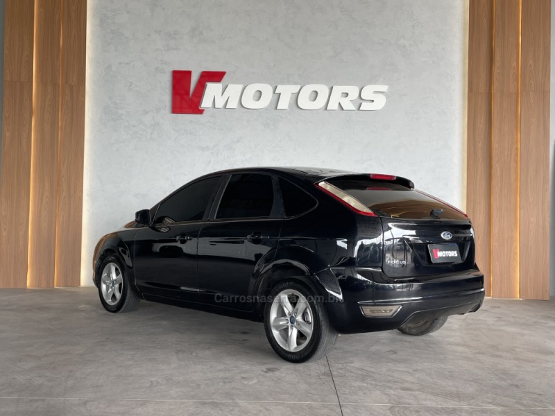 FOCUS 1.6 SE 16V FLEX 4P MANUAL - 2014 - PAROBé