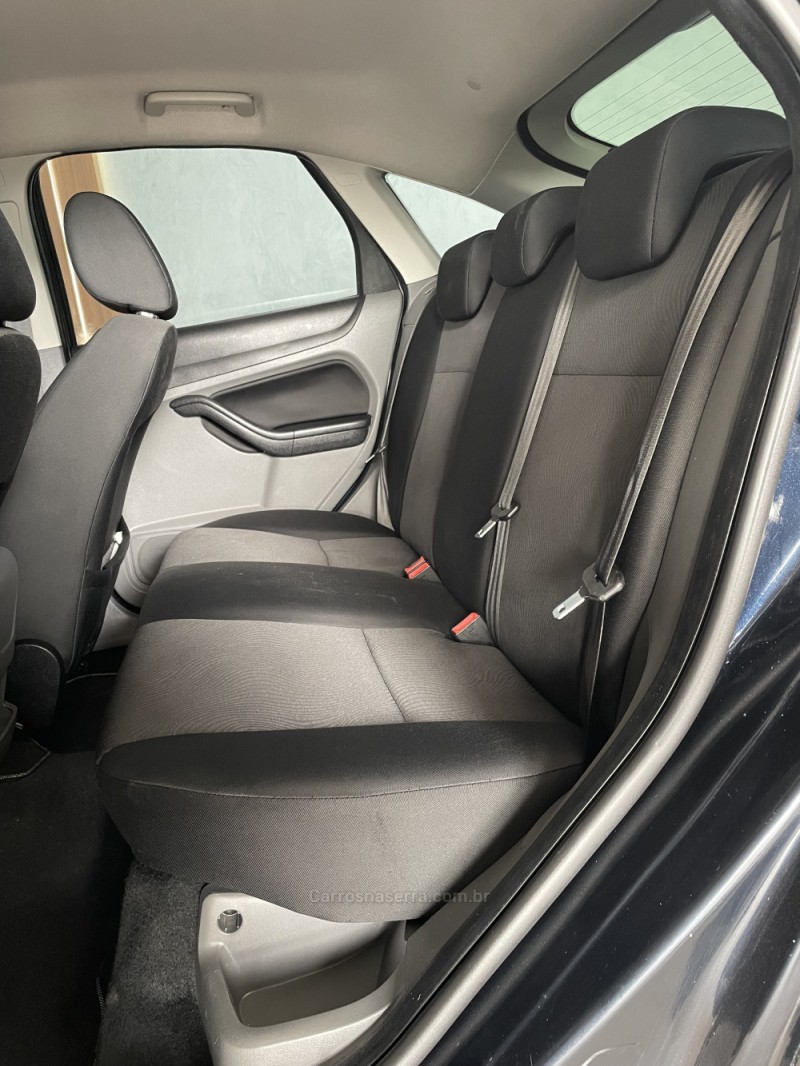 FOCUS 1.6 SE 16V FLEX 4P MANUAL - 2014 - PAROBé