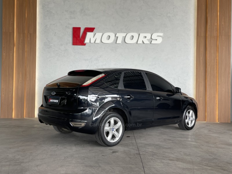 FOCUS 1.6 SE 16V FLEX 4P MANUAL - 2014 - PAROBé