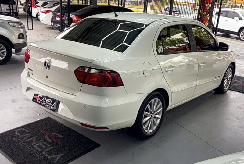 VOYAGE 1.0 MI COMFORTLINE 8V FLEX 4P MANUAL - 2015 - CANELA