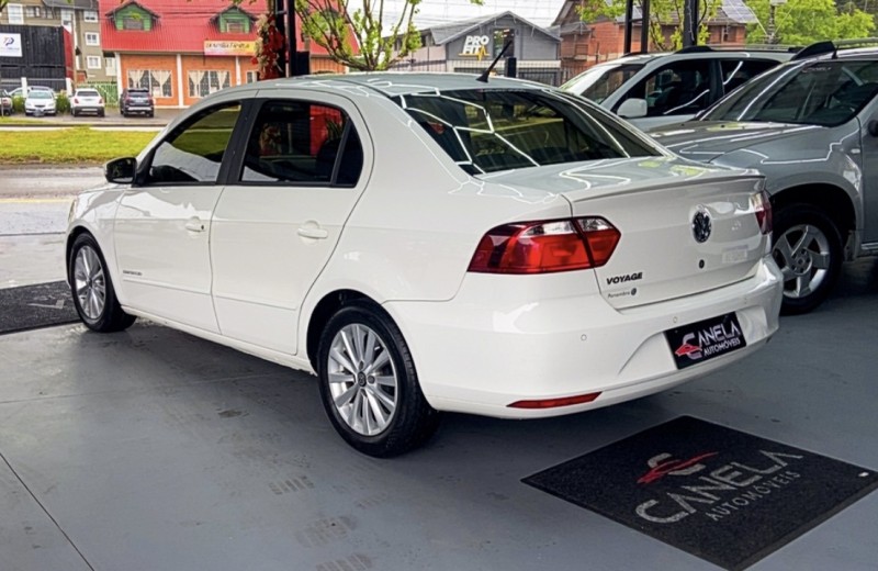 VOYAGE 1.0 MI COMFORTLINE 8V FLEX 4P MANUAL - 2015 - CANELA