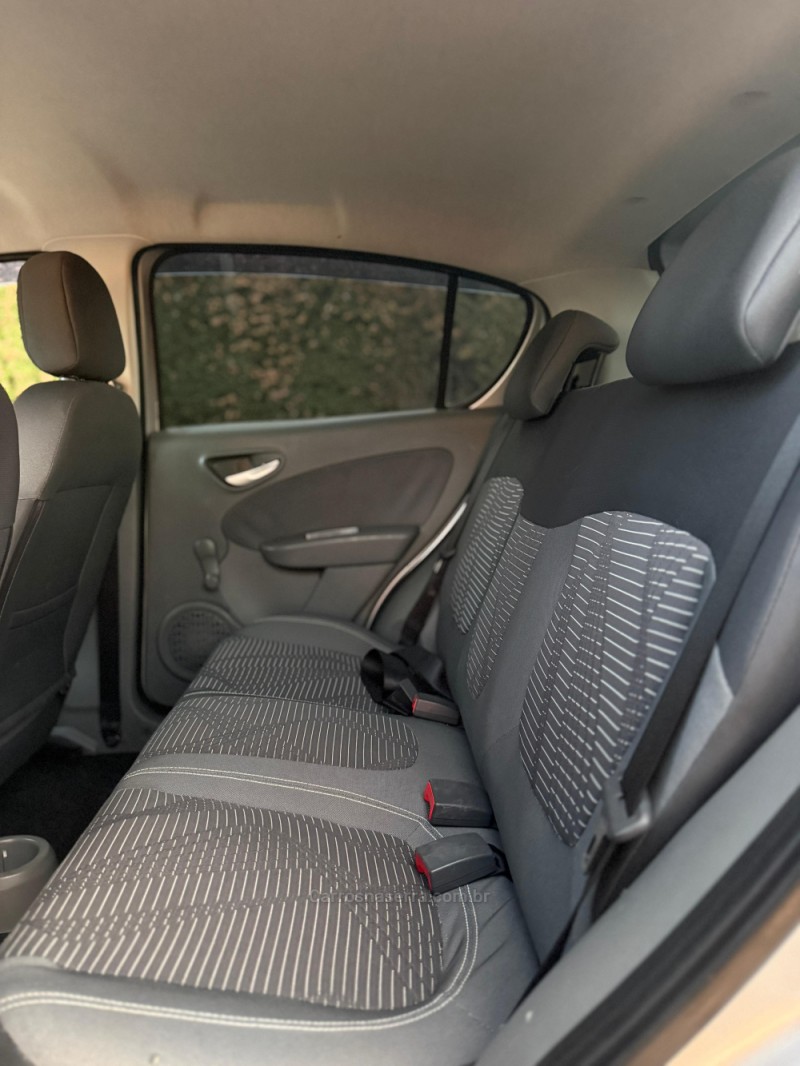 PALIO 1.0 MPI ATTRACTIVE 8V FLEX 4P MANUAL - 2014 - VENâNCIO AIRES