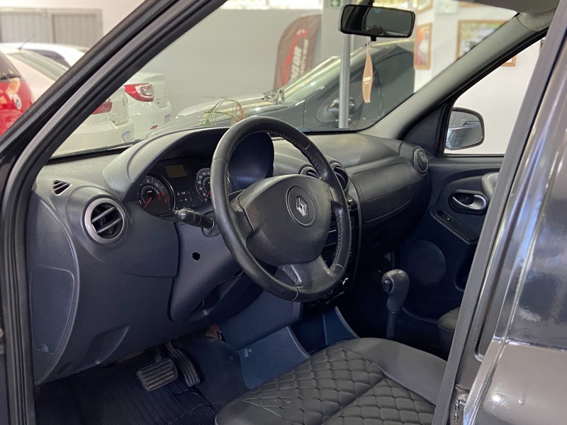 LOGAN 1.6 EXPRESSION 16V FLEX 4P AUTOMÁTICO - 2013 - CAXIAS DO SUL