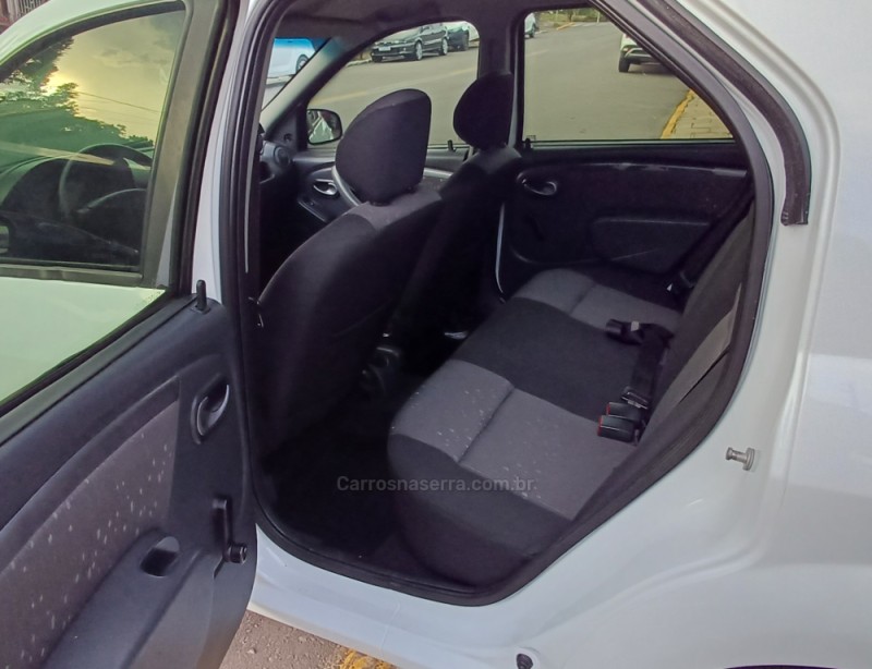 LOGAN 1.6 EXPRESSION 8V FLEX 4P MANUAL - 2013 - FARROUPILHA