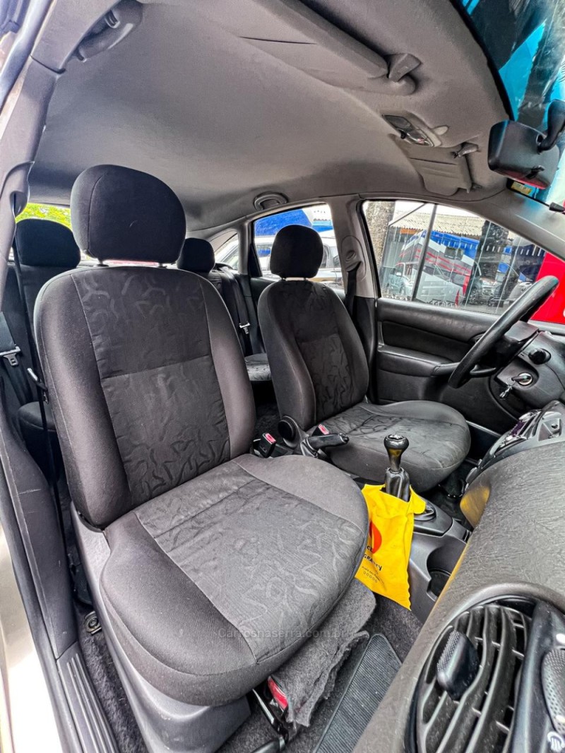 FOCUS 1.6 GL 8V FLEX 4P MANUAL - 2008 - CANELA