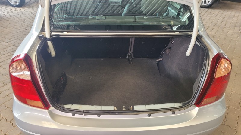 CORSA 1.4 MPFI PREMIUM 8V FLEX 4P MANUAL - 2010 - GARIBALDI