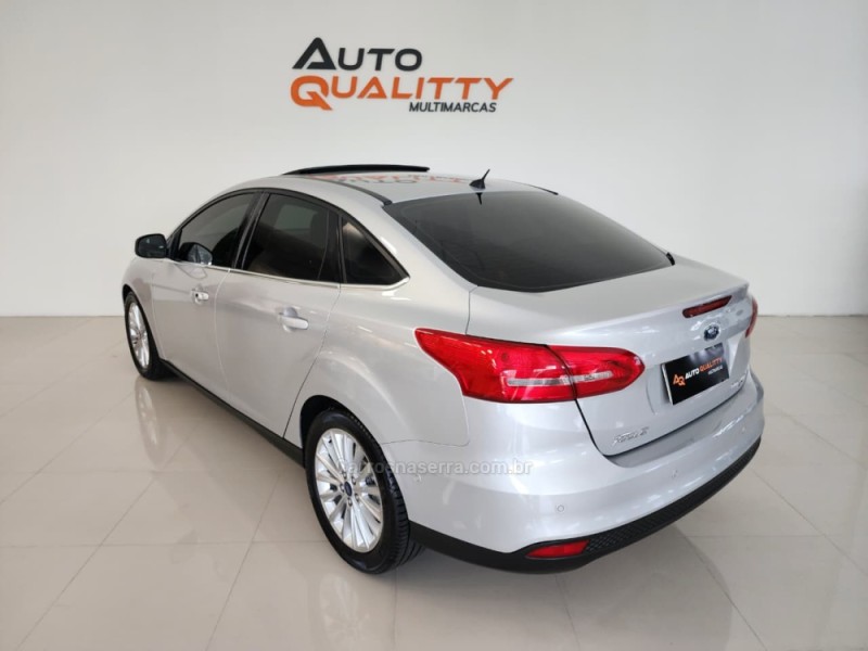 FOCUS 2.0 TITANIUM PLUS FASTBACK 16V FLEX 4P AUTOMÁTICO - 2017 - CAXIAS DO SUL
