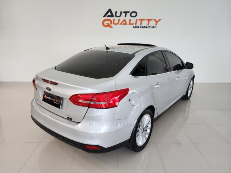 FOCUS 2.0 TITANIUM PLUS FASTBACK 16V FLEX 4P AUTOMÁTICO - 2017 - CAXIAS DO SUL