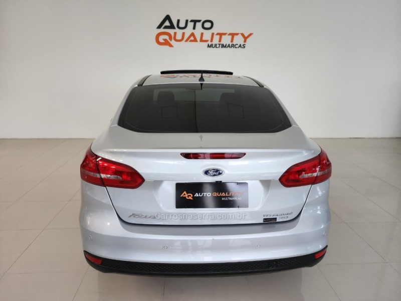 FOCUS 2.0 TITANIUM PLUS FASTBACK 16V FLEX 4P AUTOMÁTICO - 2017 - CAXIAS DO SUL