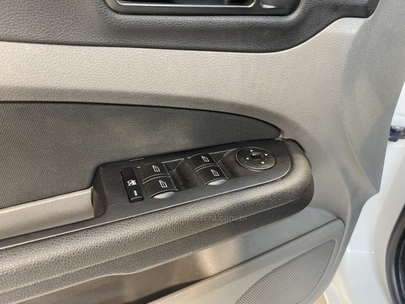 FOCUS 1.6 GLX 16V FLEX 4P MANUAL - 2013 - BENTO GONçALVES