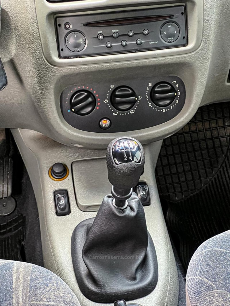 CLIO 1.0 PRIVILÉGE 16V GASOLINA 4P MANUAL - 2005 - CANELA