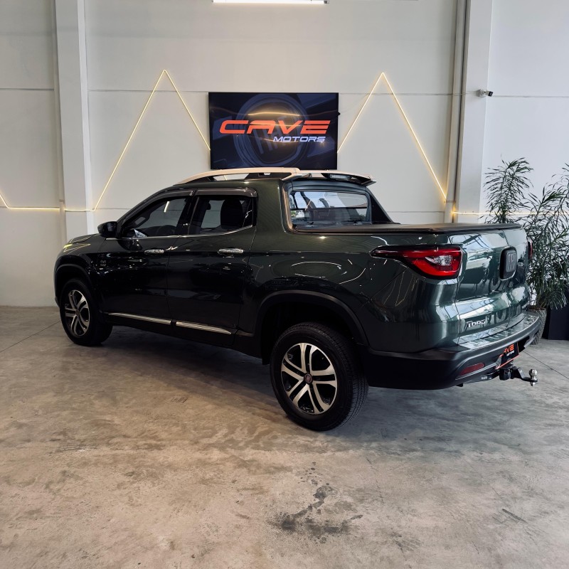 TORO 2.0 16V TURBO DIESEL VOLCANO AT9 4X4 AUTOMÁTICO - 2017 - CAXIAS DO SUL