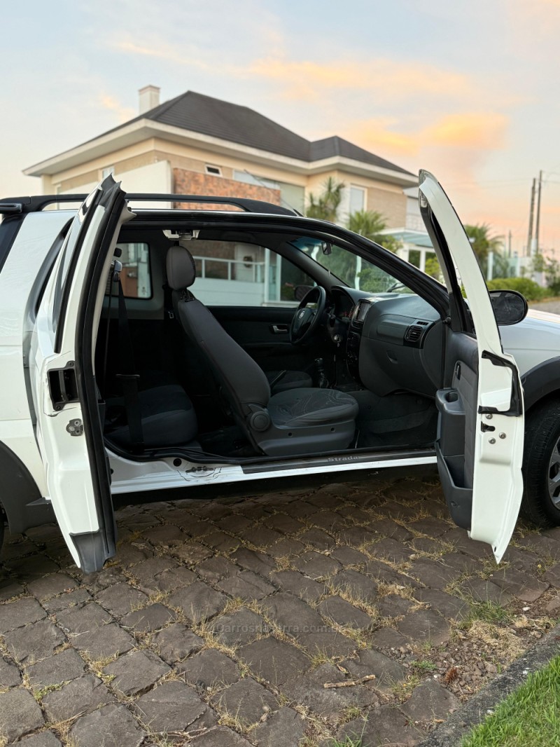 STRADA 1.4 MPI WORKING CD 8V FLEX 3P MANUAL - 2015 - VENâNCIO AIRES