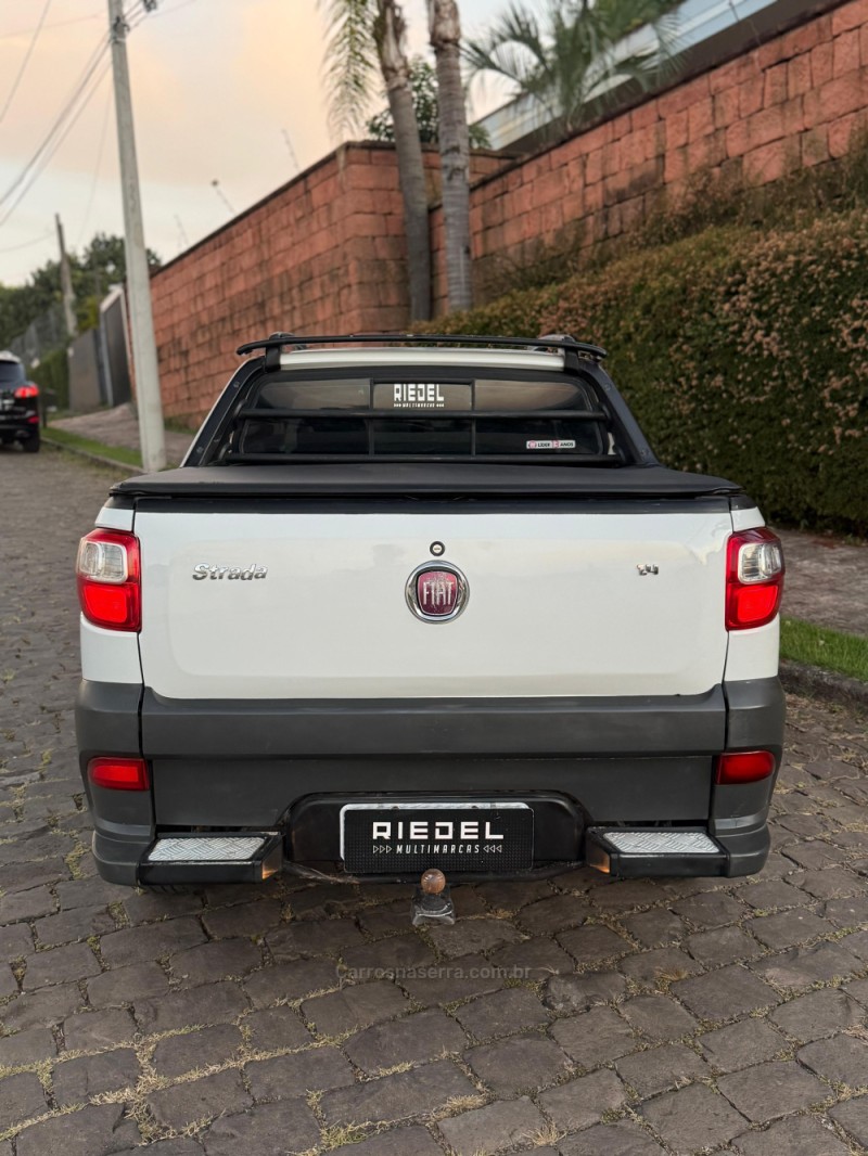 STRADA 1.4 MPI WORKING CD 8V FLEX 3P MANUAL - 2015 - VENâNCIO AIRES