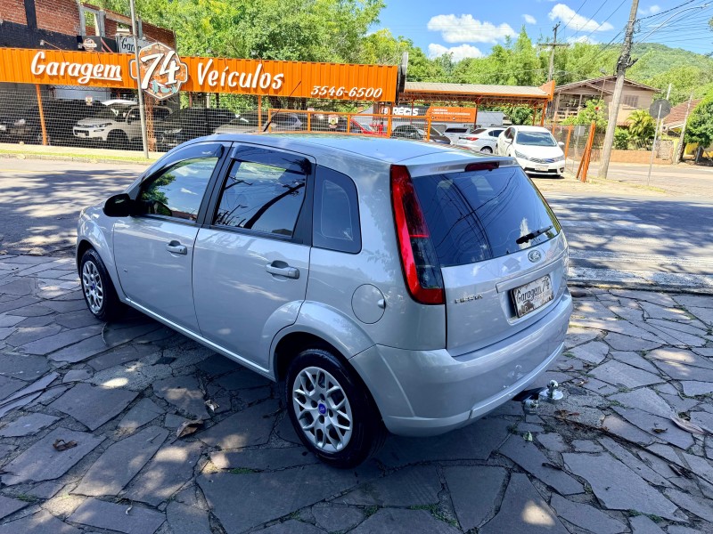 FIESTA 1.6 ROCAM SE 8V FLEX 4P MANUAL - 2014 - TRêS COROAS