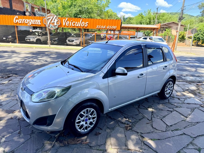 fiesta 1.6 rocam se 8v flex 4p manual 2014 tres coroas