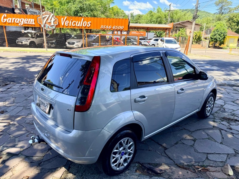 FIESTA 1.6 ROCAM SE 8V FLEX 4P MANUAL - 2014 - TRêS COROAS