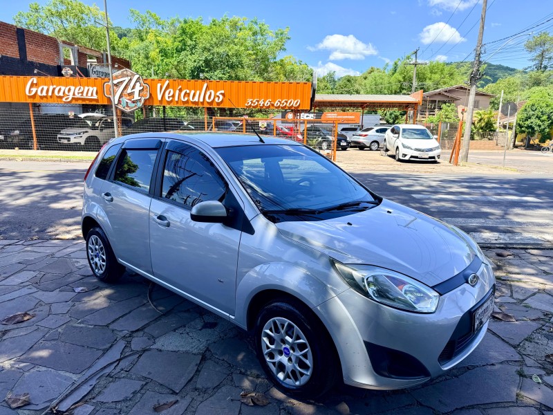 FIESTA 1.6 ROCAM SE 8V FLEX 4P MANUAL - 2014 - TRêS COROAS