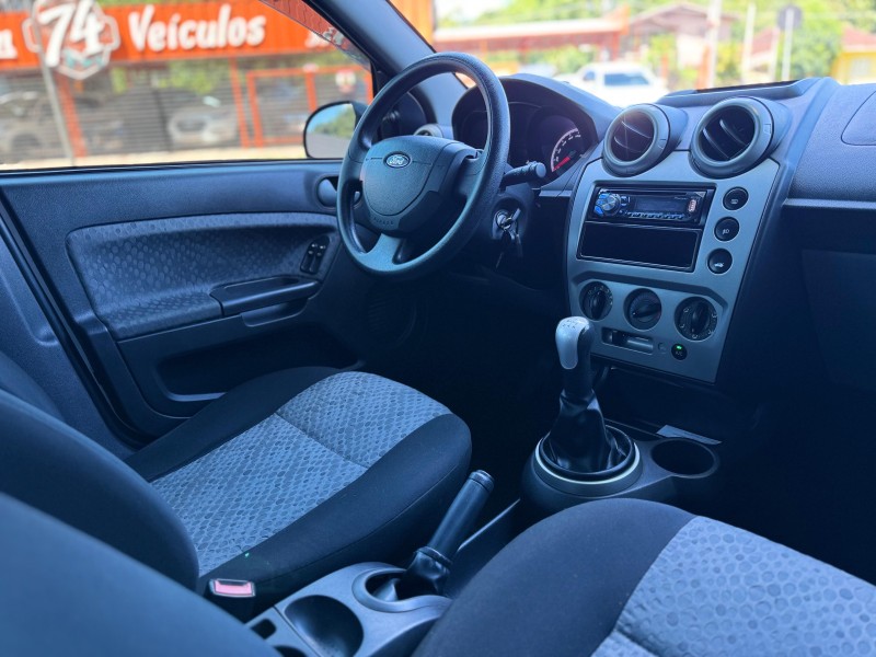 FIESTA 1.6 ROCAM SE 8V FLEX 4P MANUAL - 2014 - TRêS COROAS
