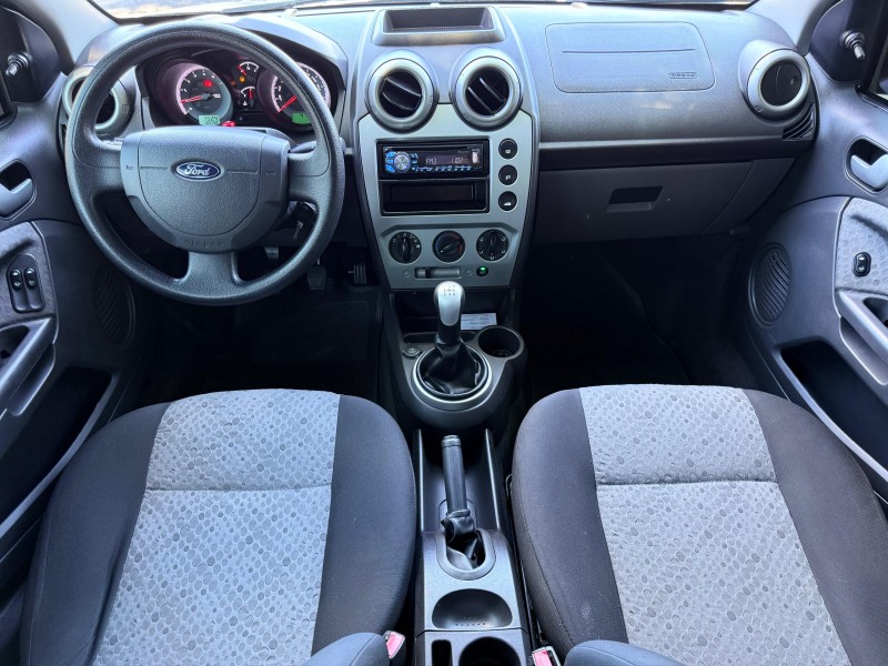 FIESTA 1.6 ROCAM SE 8V FLEX 4P MANUAL - 2014 - TRêS COROAS