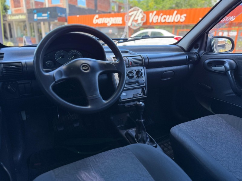 CLASSIC 1.0 MPFI LIFE 8V GASOLINA 4P MANUAL - 2006 - TRêS COROAS