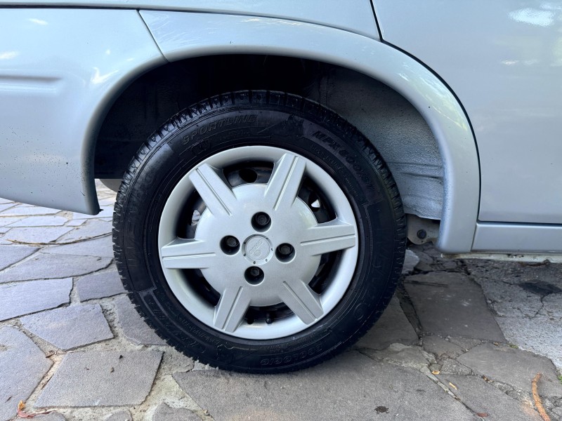 CLASSIC 1.0 MPFI LIFE 8V GASOLINA 4P MANUAL - 2006 - TRêS COROAS