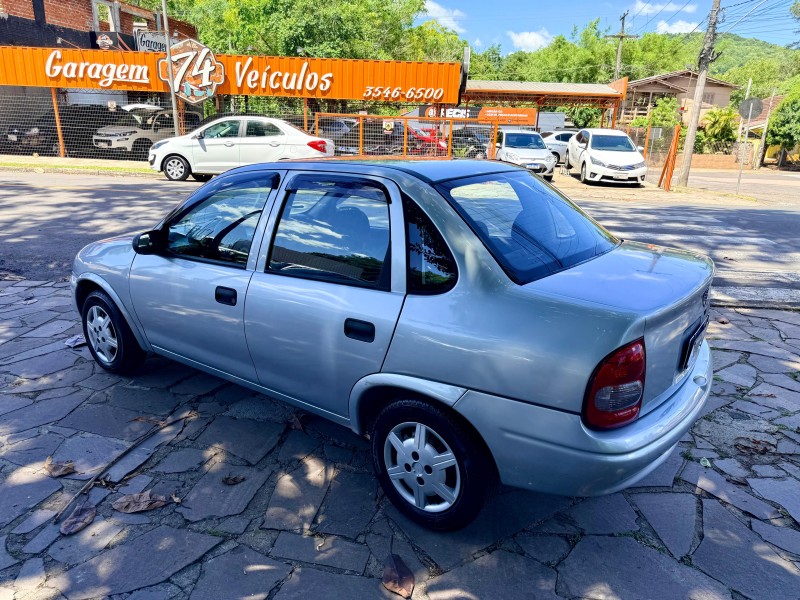 CLASSIC 1.0 MPFI LIFE 8V GASOLINA 4P MANUAL - 2006 - TRêS COROAS