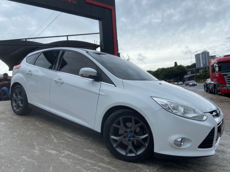 focus 2.0 titanium hatch 16v flex 4p automatico 2015 caxias do sul