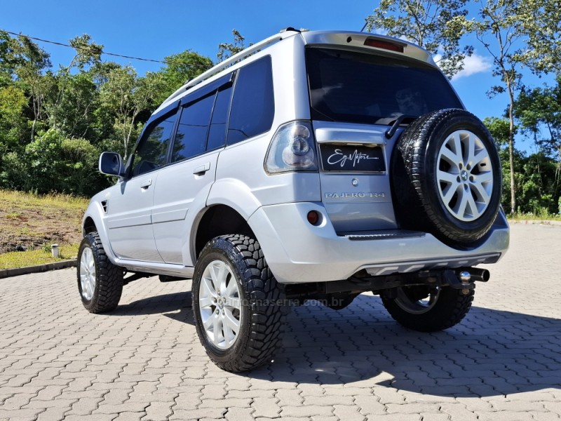 PAJERO TR4 2.0 4X4 16V 140CV FLEX 4P MANUAL - 2010 - BENTO GONçALVES