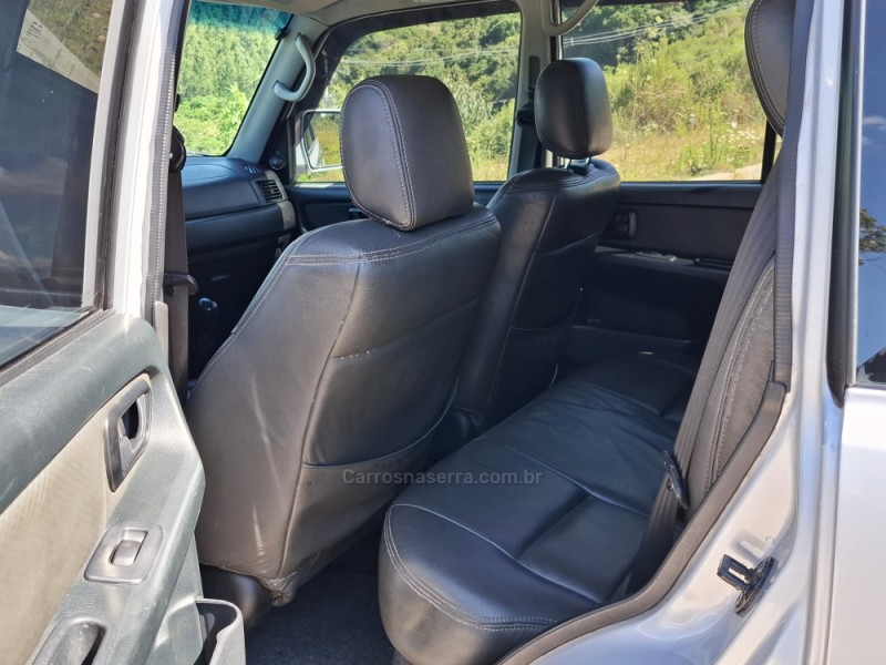 PAJERO TR4 2.0 4X4 16V 140CV FLEX 4P MANUAL - 2010 - BENTO GONçALVES