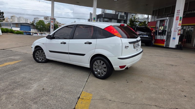FOCUS 1.6 8V GASOLINA 4P MANUAL - 2004 - CAXIAS DO SUL