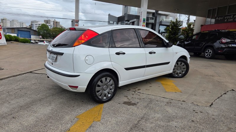 FOCUS 1.6 8V GASOLINA 4P MANUAL - 2004 - CAXIAS DO SUL