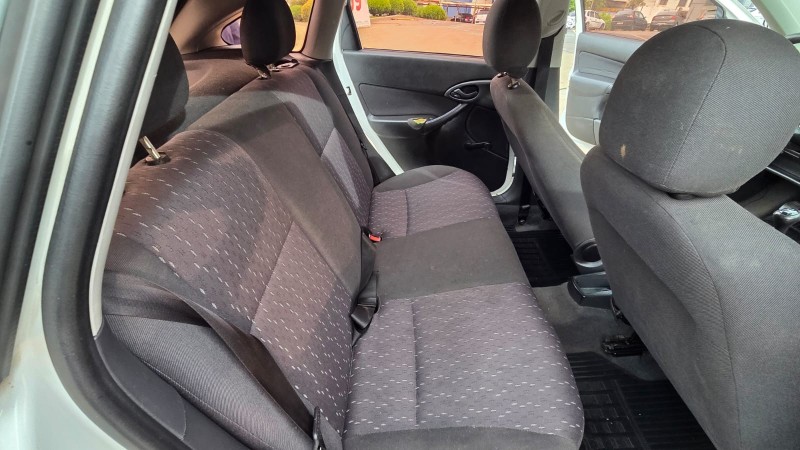 FOCUS 1.6 8V GASOLINA 4P MANUAL - 2004 - CAXIAS DO SUL