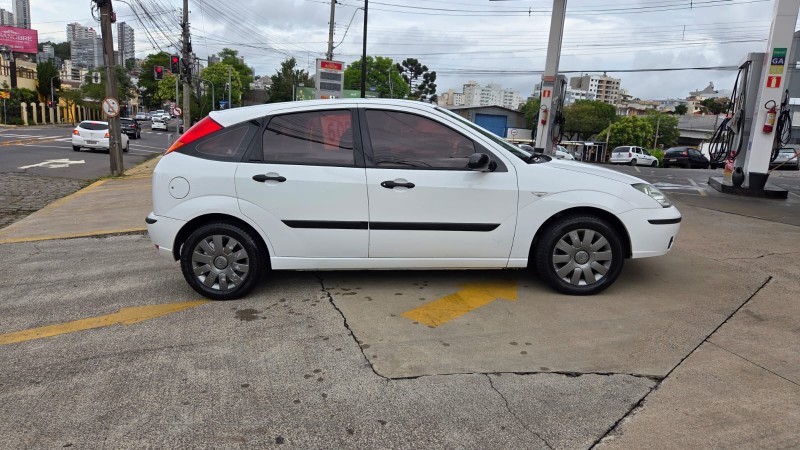 FOCUS 1.6 8V GASOLINA 4P MANUAL - 2004 - CAXIAS DO SUL