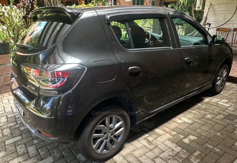 SANDERO 1.0 12V GT LINE LIMITED FLEX 4P MANUAL - 2022 - GRAMADO